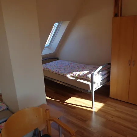 Habitación en casa particular Naehe Messe - Agency